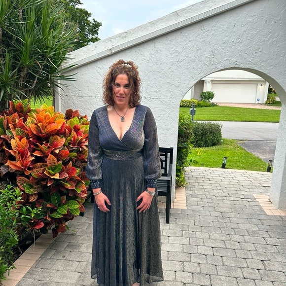 Betsy & Adam Women's Galaxy Metallic V-Neck Gown Size 12 Navy/Gold Dress - Picture 10 of 11